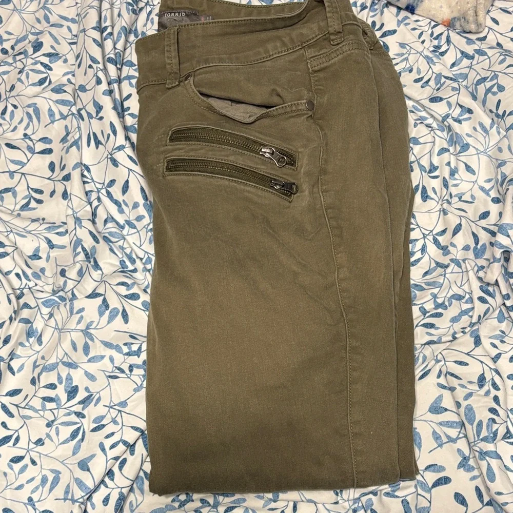 Torrid Olive Cargo Pants with Zipper Details - Picture 3 of 4